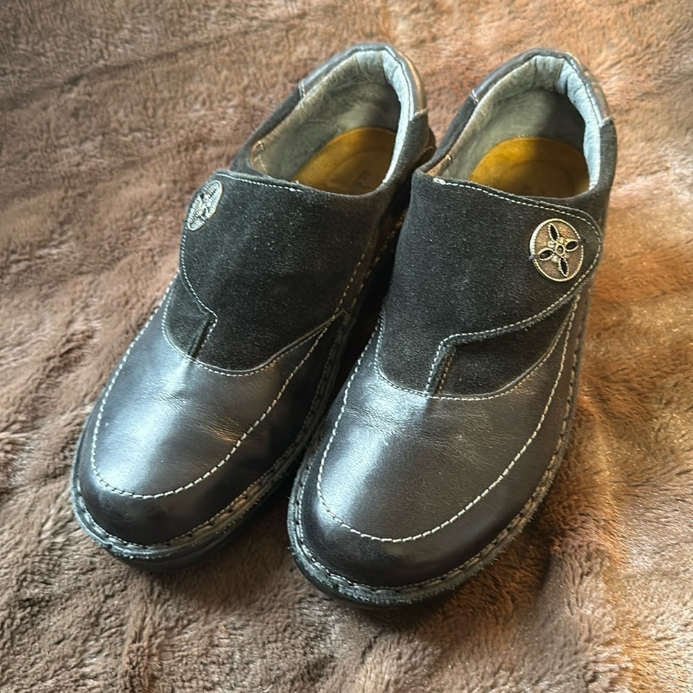NAOT Black Leather and Suede Shoe Sz 39 (US 8-8.5)